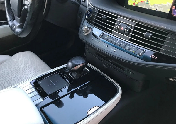 Lexus LS cena 250000 przebieg: 117800, rok produkcji 2017 z Hajnówka małe 742